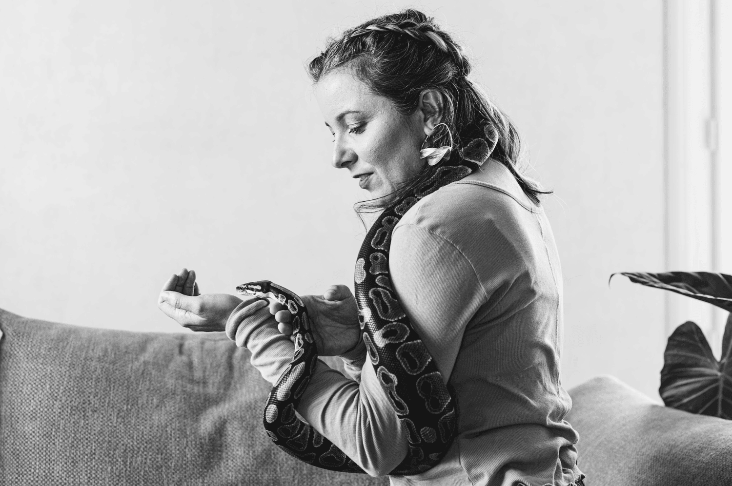 Fanny en communion avec un serpent