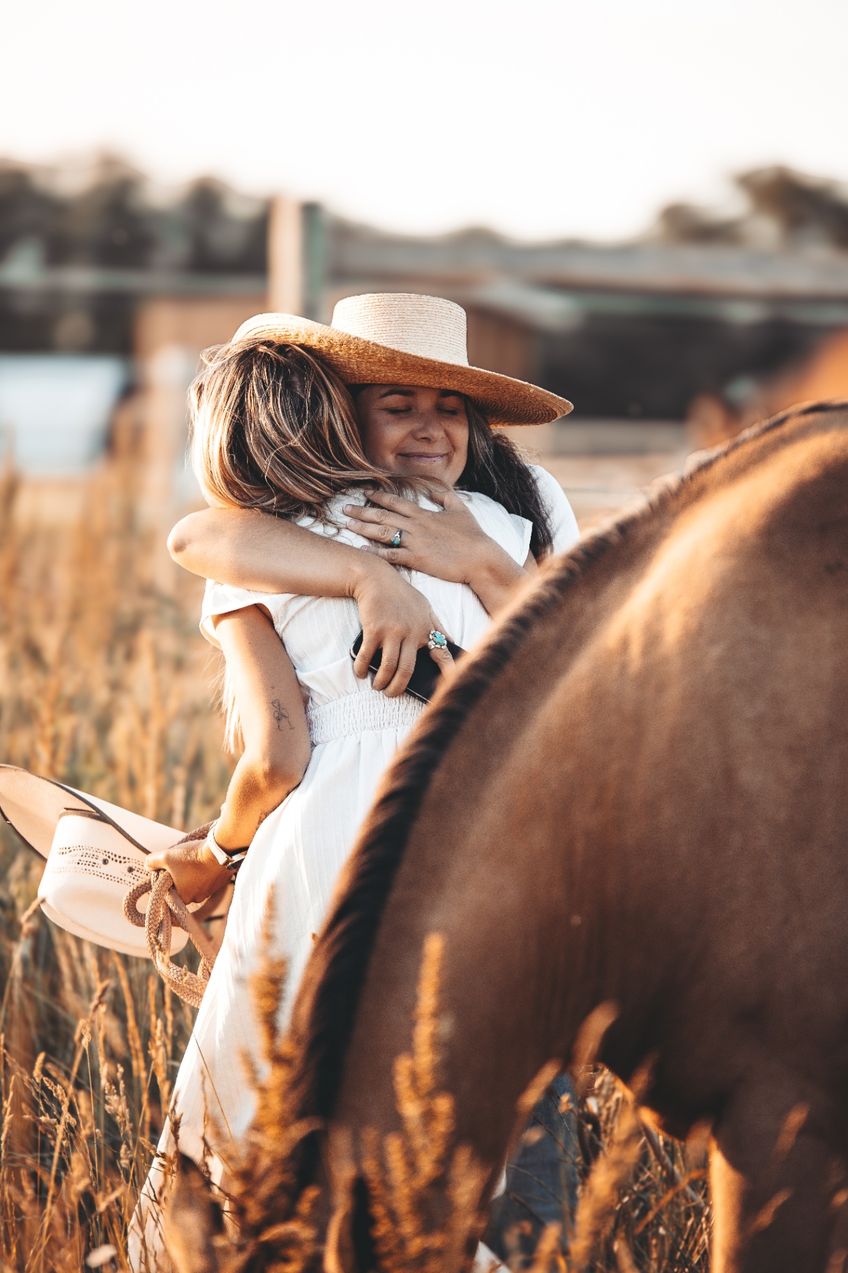 Un instant de tendresse avec le cheval